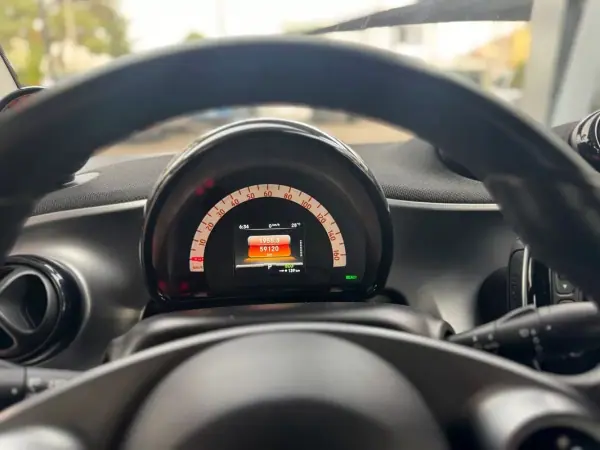 Smart Fortwo Cabrio 2019 - 12900 EUR, 58988 km - AUTO.MOTO.pt - 58988km - foto 13 de 19