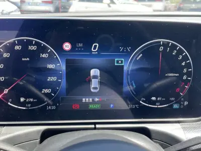 Mercedes-Benz C 300e 2024 - 54750 EUR, 5253 km - AUTO.MOTO.pt - 5253km - foto 6 de 15