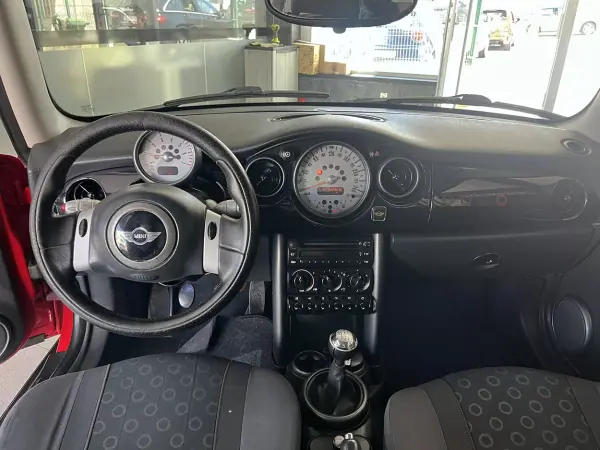 MINI 3 Portas 2006 - 6800 EUR, 204866 km - AUTO.MOTO.pt - 204866km - foto 10 de 19