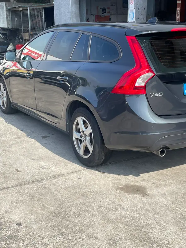 Volvo V60 2014 - 7750 EUR, 220000 km - AUTO.MOTO.pt - 220000km - foto 6 de 13