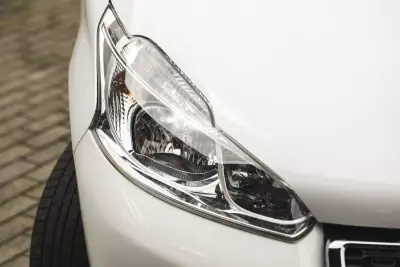 Peugeot 208 2014 - 7900 EUR, 203000 km - AUTO.MOTO.pt - 203000km - foto 4 de 18