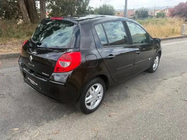 Renault Clio 2006 - 4500 EUR, 148000 km - AUTO.MOTO.pt - 148000km - foto 4 de 27