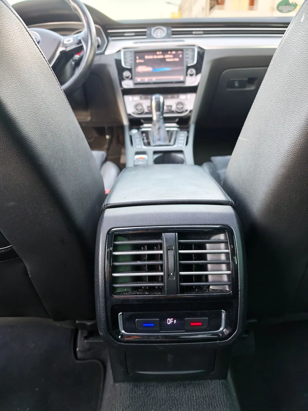 Volkswagen Passat Variant 2015 - 15500 EUR, 166000 km - 166000km - foto 8 de 12