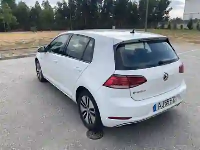 Volkswagen e-Golf 2017 - 14900 EUR, 180000 km - AUTO.MOTO.pt - 180000km - foto 4 de 25