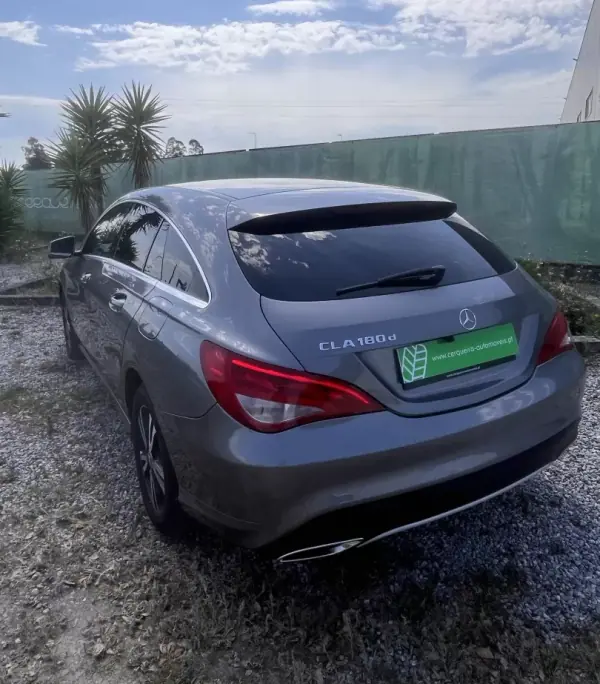 Mercedes-Benz CLA 180 2017 - 18500 EUR, 180800 km - AUTO.MOTO.pt - 180800km - foto 7 de 25