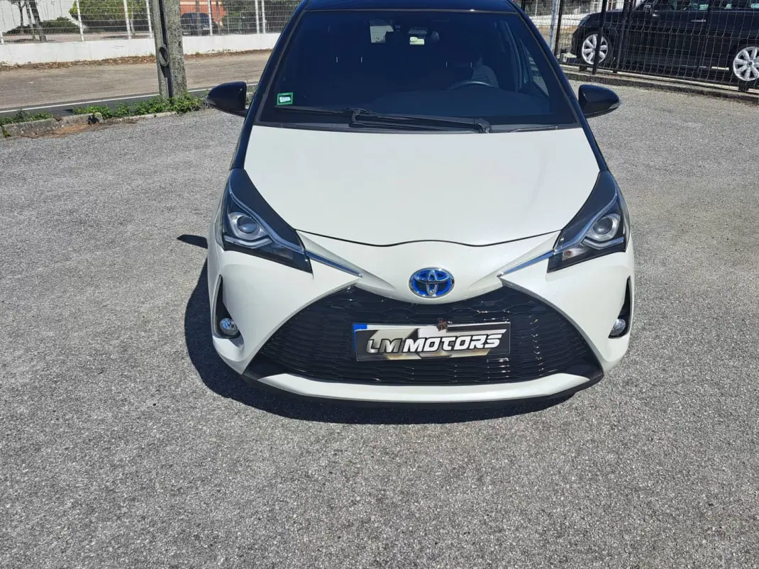 Toyota Yaris 2018 - 16750 EUR, 57032 km - AUTO.MOTO.pt - 57032km - foto 3 de 35