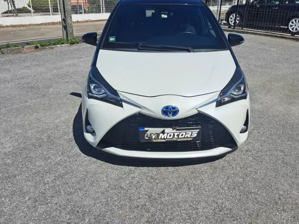 Toyota Yaris 2018 - 16750 EUR, 57032 km - AUTO.MOTO.pt - 57032km - foto 3 de 35
