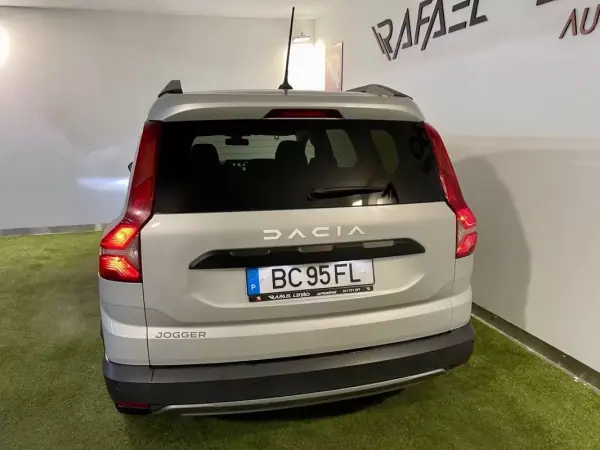 Dacia Jogger 2023 - 16450 EUR, 81000 km - AUTO.MOTO.pt - 81000km - foto 9 de 31