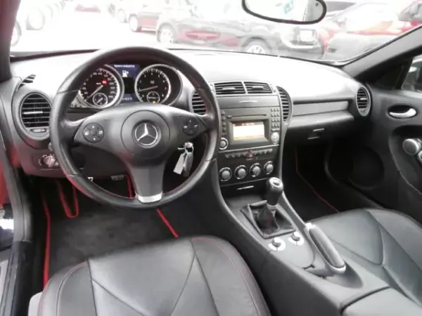 Mercedes-Benz SLK 200 2010 - 16000 EUR, 176098 km - AUTO.MOTO.pt - 176098km - foto 15 de 32