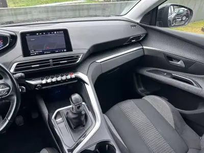 Peugeot 5008 2018 - 14900 EUR, 140000 km - AUTO.MOTO.pt - 140000km - foto 38 de 52