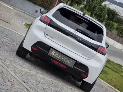 Peugeot e-208 2020 - 15990 EUR, 82500 km - AUTO.MOTO.pt - 82500km - foto 10 de 22