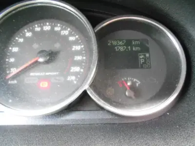 Renault Mégane 2013 - 9750 EUR, 218367 km - AUTO.MOTO.pt - 218367km - foto 13 de 17