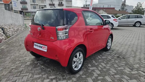 Toyota iQ 2009 - 7750 EUR, 122544 km - AUTO.MOTO.pt - 122544km - foto 11 de 20
