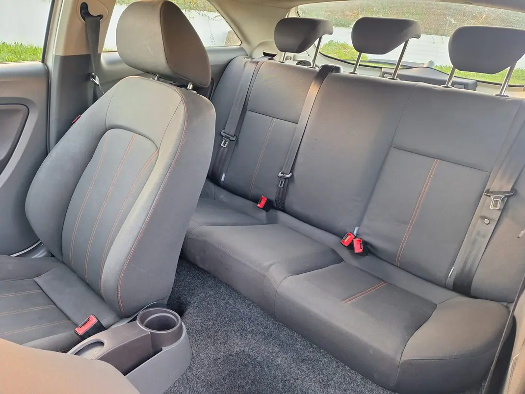 SEAT Ibiza 2011 - 5000 EUR, 102000 km - AUTO.MOTO.pt - 102000km - foto 6 de 6