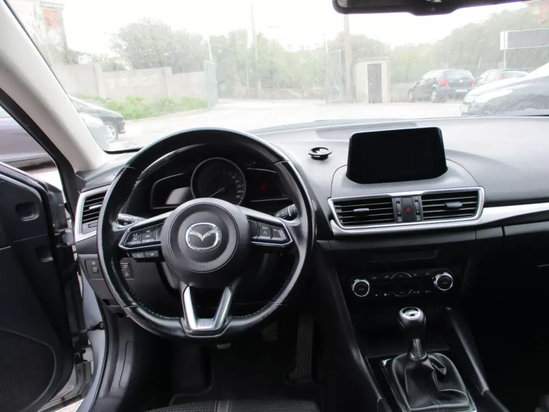 Mazda 3 2018 - 11900 EUR, 135000 km - AUTO.MOTO.pt - 135000km - foto 11 de 13
