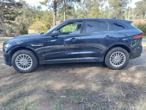 Jaguar F-Pace 2017 - 24900 EUR, 180000 km - AUTO.MOTO.pt - 180000km - foto 4 de 30