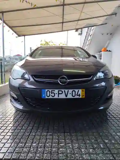 Opel Astra Sports Tourer 2015 - 5600 EUR, 203000 km - AUTO.MOTO.pt - 203000km - foto 2 de 11