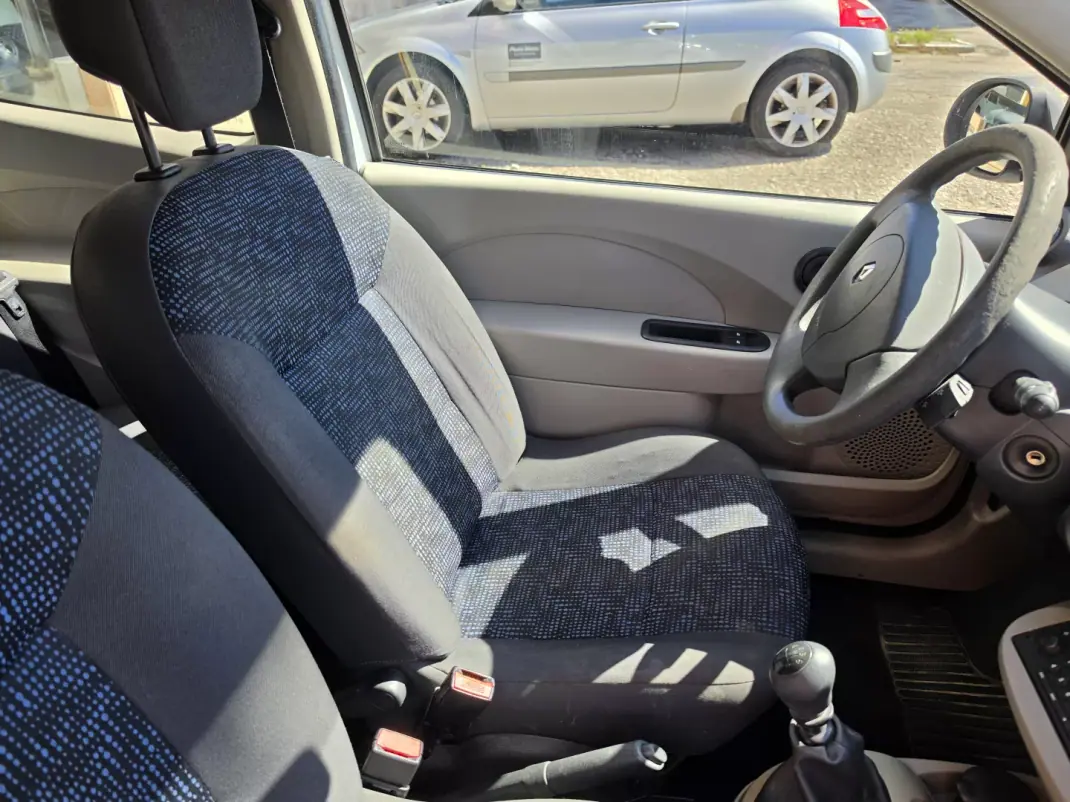 Renault Twingo 2010 - 4250 EUR, 150000 km - 150000km - foto 9 de 11