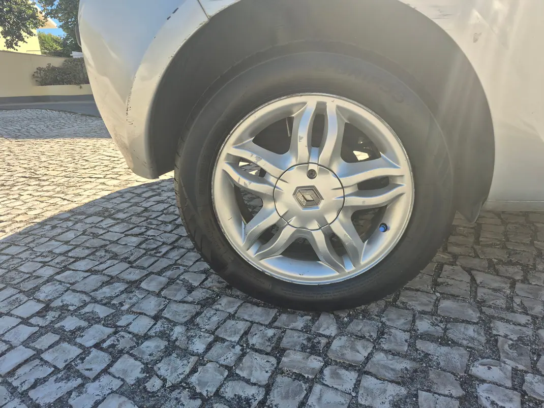 Renault Clio 2007 - 2800 EUR, 170539 km - 170539km - foto 8 de 14
