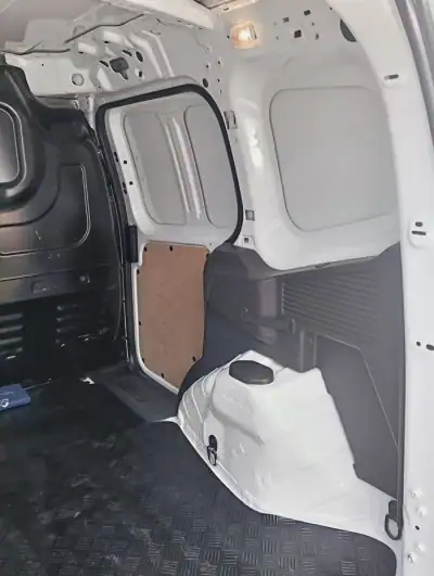 Ford Transit Courier 2020 - 10990 EUR, 129167 km - AUTO.MOTO.pt - 129167km - foto 20 de 52