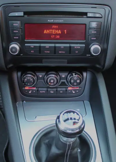 Audi TT Roadster 2009 - 12990 EUR, 216600 km - AUTO.MOTO.pt - 216600km - foto 17 de 28