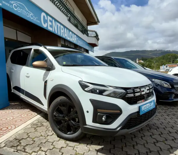 Dacia Jogger 2025 - 18950 EUR, 41000 km - AUTO.MOTO.pt - 41000km - foto 2 de 26