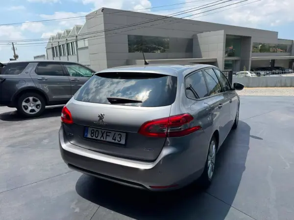 Peugeot 308 SW 2015 - 9900 EUR, 279000 km - AUTO.MOTO.pt - 279000km - foto 4 de 16