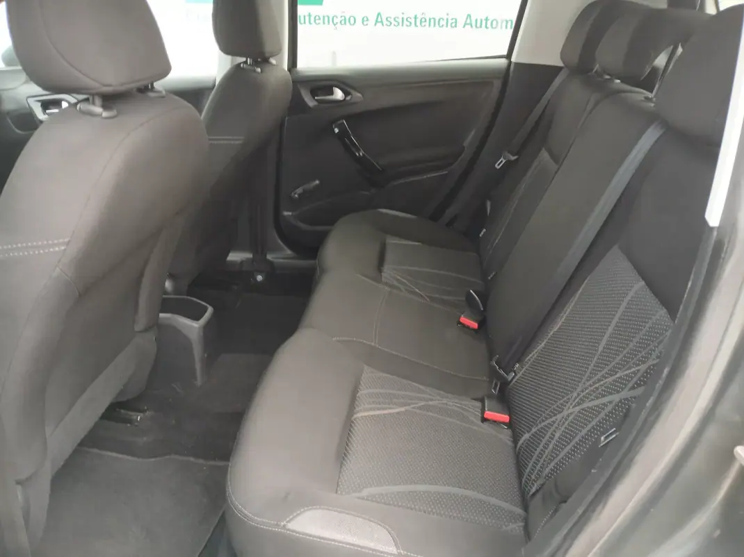 Peugeot 208 2015 - 7450 EUR, 116512 km - AUTO.MOTO.pt - 116512km - foto 15 de 23