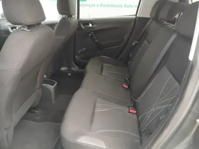 Peugeot 208 2015 - 7450 EUR, 116512 km - AUTO.MOTO.pt - 116512km - foto 15 de 23