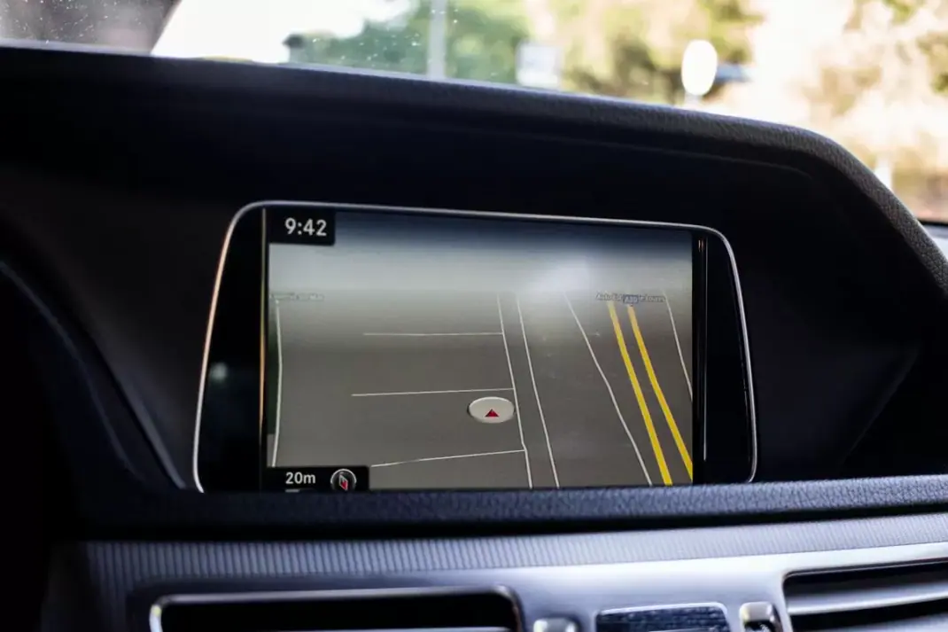 Mercedes-Benz E 250 2016 - 23750 EUR, 215762 km - AUTO.MOTO.pt - 215762km - foto 36 de 39