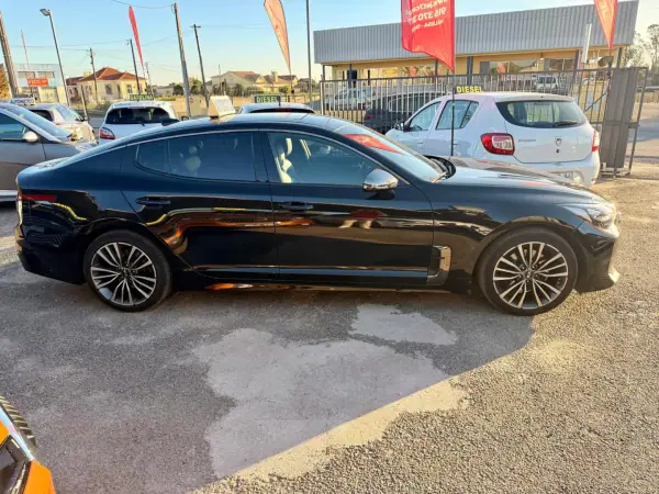 Kia Stinger 2017 — foto 2 de 6