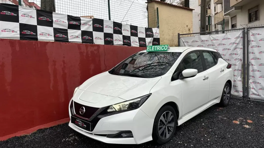 Nissan Leaf 2021 - 12900 EUR, 61600 km - AUTO.MOTO.pt - 61600km - foto 2 de 12