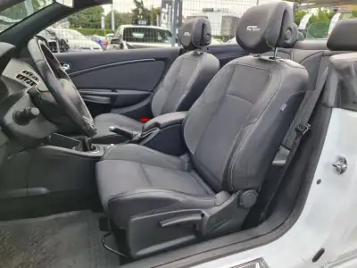 Renault Mégane Cabrio 2015 - 14990 EUR, 195000 km - AUTO.MOTO.pt - 195000km - foto 40 de 43