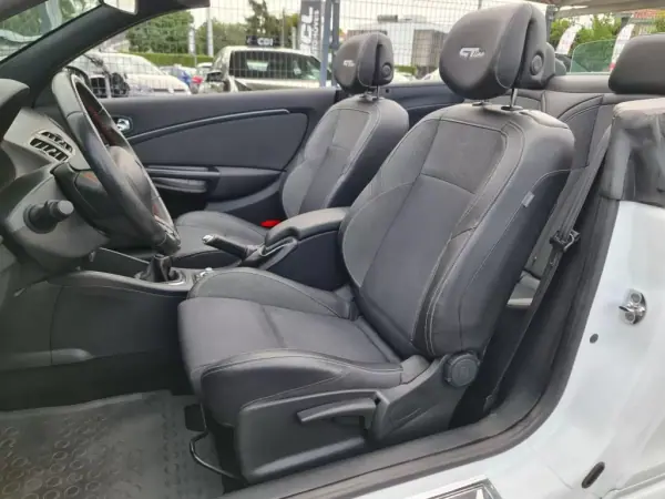 Renault Mégane Cabrio 2015 - 14990 EUR, 195000 km - AUTO.MOTO.pt - 195000km - foto 40 de 43