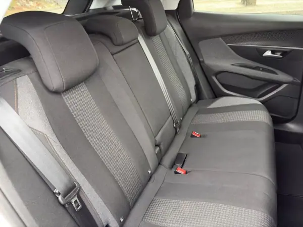 Peugeot 3008 2019 - 17900 EUR, 66750 km - AUTO.MOTO.pt - 66750km - foto 16 de 21