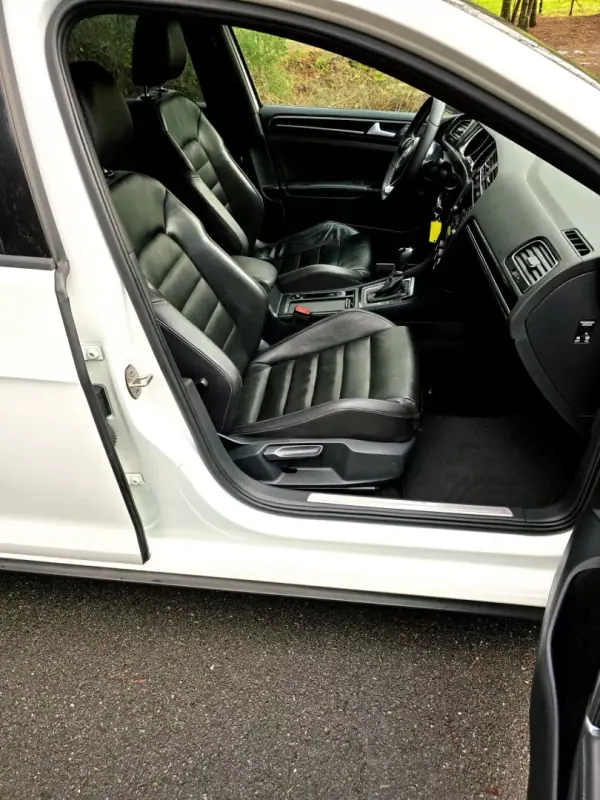 Volkswagen Golf 2015 - 18990 EUR, 167000 km - AUTO.MOTO.pt - 167000km - foto 28 de 30