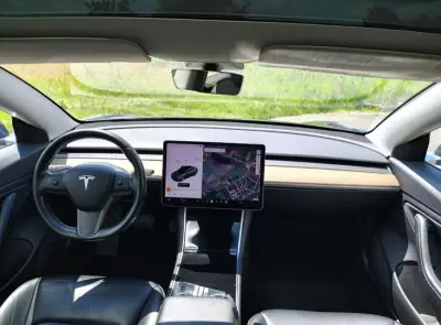 Tesla Model 3 2019 - 22900 EUR, 224000 km - AUTO.MOTO.pt - 224000km - foto 7 de 26