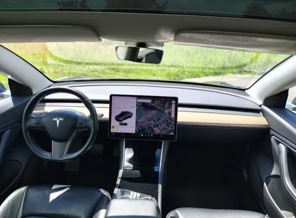 Tesla Model 3 2019 - 22900 EUR, 224000 km - AUTO.MOTO.pt - 224000km - foto 7 de 26