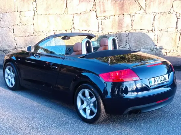 Audi TT Roadster 2007 - 12990 EUR, 208000 km - AUTO.MOTO.pt - 208000km - foto 16 de 22