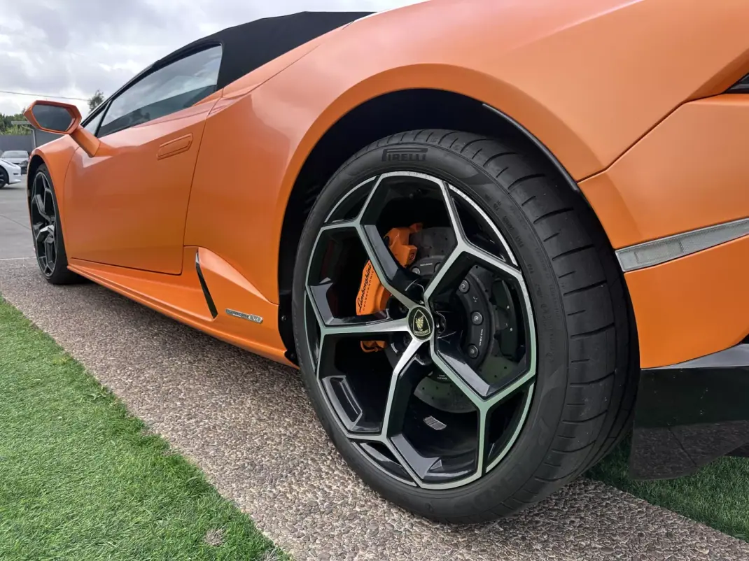 Lamborghini Huracán Spyder 2022 - 398000 EUR, 40000 km - AUTO.MOTO.pt - 40000km - foto 15 de 55