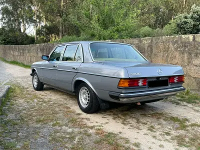 Mercedes-Benz 300 1982 - 13900 EUR, 233000 km - AUTO.MOTO.pt - 233000km - foto 6 de 32
