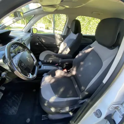 Citroën C4 Picasso 2016 - 13990 EUR, 168400 km - AUTO.MOTO.pt - 168400km - foto 25 de 28