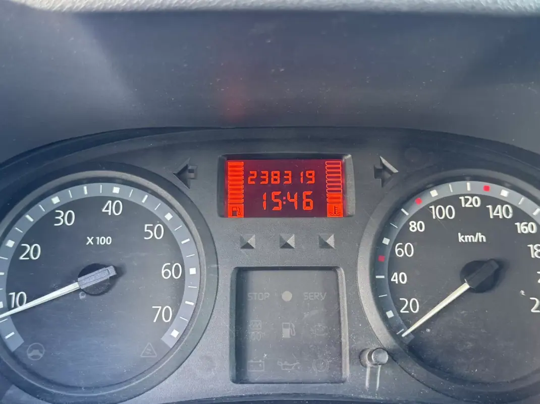 Renault Clio 2006 - 3500 EUR, 238000 km - AUTO.MOTO.pt - 238000km - foto 7 de 12