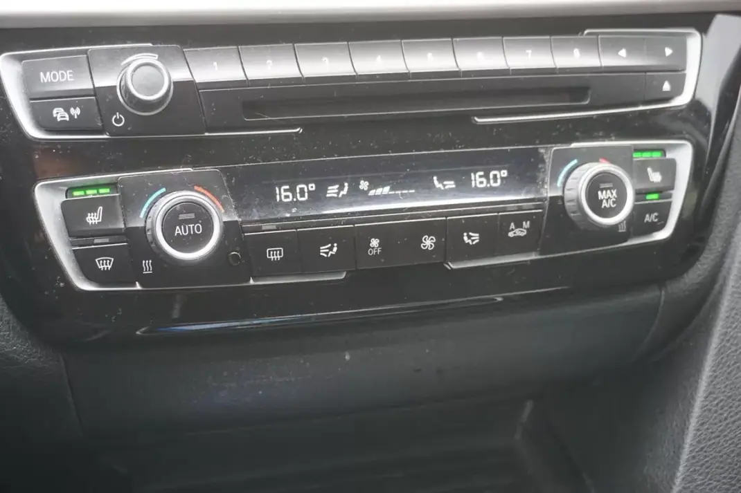 BMW 318 2017 - 15790 EUR, 170145 km - AUTO.MOTO.pt - 170145km - foto 12 de 14
