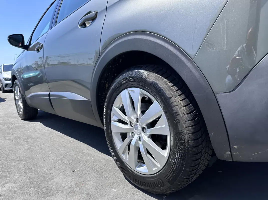 Peugeot 5008 2017 - 13900 EUR, 200000 km - AUTO.MOTO.pt - 200000km - foto 14 de 49