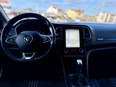 Renault Mégane 2020 - 17950 EUR, 114000 km - AUTO.MOTO.pt - 114000km - foto 15 de 23