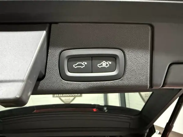 Volvo XC 60 2024 - 56900 EUR, 11000 km - AUTO.MOTO.pt - 11000km - foto 37 de 40