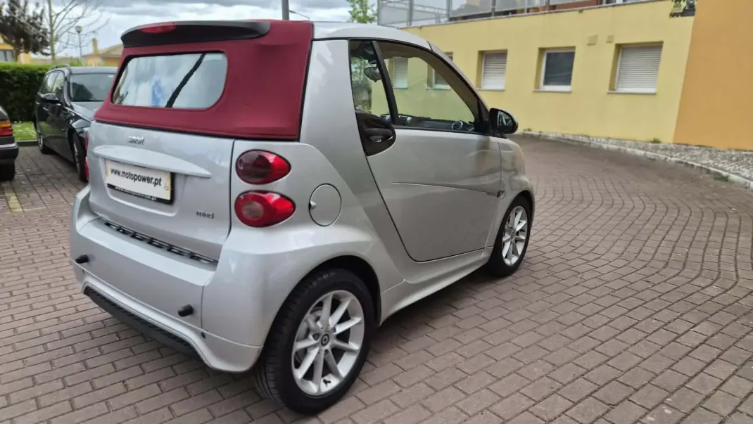 Smart Fortwo Cabrio 2013 - 8480 EUR, 75000 km - AUTO.MOTO.pt - 75000km - foto 9 de 18