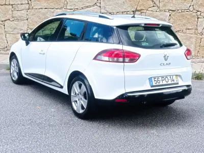 Renault Clio Sport Tourer 2015 - 7990 EUR, 185000 km - AUTO.MOTO.pt - 185000km - foto 2 de 11
