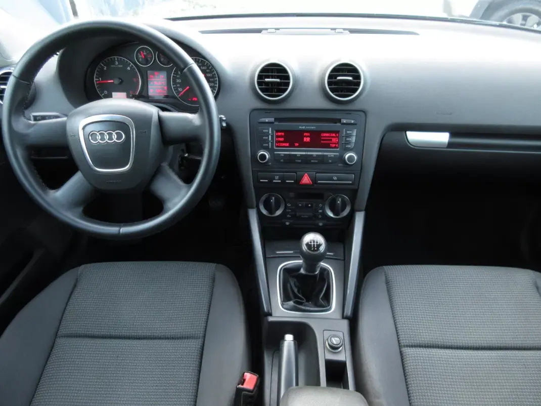 Audi A3 Sportback 2006 - 7490 EUR, 285 km - AUTO.MOTO.pt - 285km - foto 25 de 30